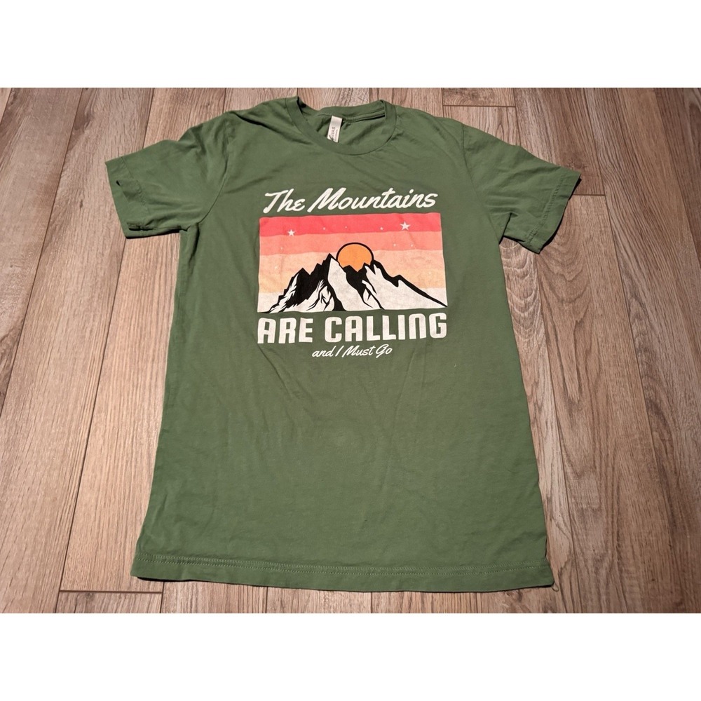 Bella Canvas The Mountains Are Calling Graphic T Shirt Green Men's Size‎ M